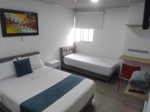 Giường trong phòng chung tại hotel bogota corferias