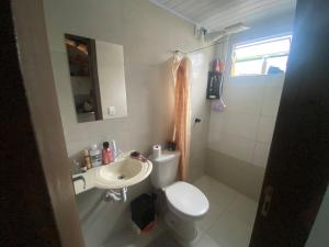 Phòng tắm tại Micro casa de temporada na praia