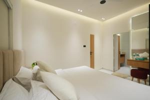 Postel nebo postele na pokoji v ubytování Royale Suites - Private Room + 5 fotografií