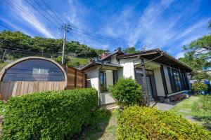 Το κτήριο όπου στεγάζεται  η παραθεριστική κατοικία