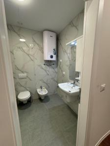 Ένα μπάνιο στο Minimalist studio appartment