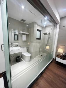 Et badeværelse på THANH LAM Hotel - KĐT Xala- Hà Đông