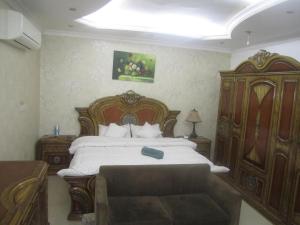 Postel nebo postele na pokoji v ubytování العين الهيلي مصباح بيت 5