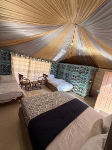 Ένα ή περισσότερα κρεβάτια σε δωμάτιο στο NAJMA lUXURY CAMP +13 φωτογραφίες