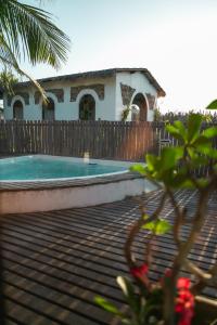 a swimming pool in front of a house at Kitejuba Bungalows in Tatajuba