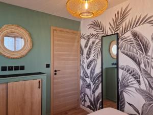 a room with a door and a mirror at PASTO GAUCHE Appartement Nice 6P in Nice +3 photos