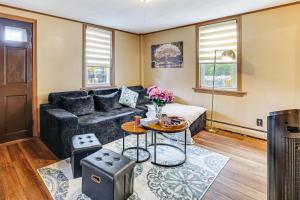 Galeriebild der Unterkunft 1 Mi to Main St Riverside Torrington Apt with Yard in Torrington