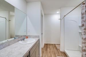 Et badeværelse på 3 Mi to SummerGlen Golf Club Ocala Getaway! + 18 billeder