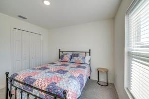 En eller flere senge i et værelse på 3 Mi to SummerGlen Golf Club Ocala Getaway!