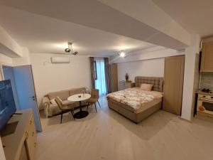 Ένα ή περισσότερα κρεβάτια σε δωμάτιο στο Garsoniera zona centrala Craiova