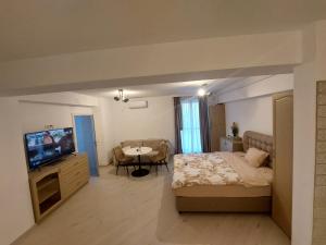 Ένα ή περισσότερα κρεβάτια σε δωμάτιο στο Garsoniera zona centrala Craiova