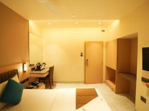 Μια τηλεόραση ή/και κέντρο ψυχαγωγίας στο Rama Krishna Hotel +8 φωτογραφίες