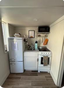 Kuchyň nebo kuchyňský kout v ubytování Crows Nest Casita