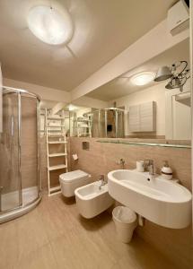 Koupelna v ubytování Palazzo Foresi by Strozzi 120m Luxury Apartment