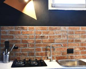 Η κουζίνα ή μικρή κουζίνα στο Appartamenti "UNIQUE" palazzo storico FAENZA