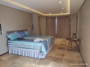 a bedroom with a bed and a table in it at Casa de Praia em Mundaú in Mundaú +57 photos