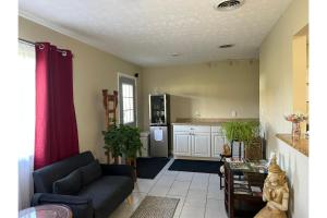 Kuchyň nebo kuchyňský kout v ubytování Lake Logan Inn Capital O Ohio