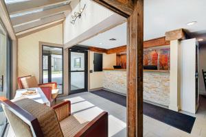 ラトランドにあるBest Western Inn & Suites Rutland-Killingtonのロビー