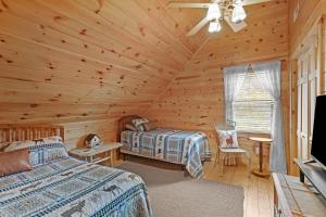 a bedroom with two beds in a log cabin at Timber Lodge in Todd