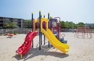 Ο χώρος παιχνιδιού για παιδιά στο GSP3 Summer Breeze Oceanfront Condo, Elevator, Pool, Fitness Club!