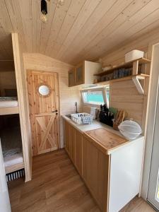 a small kitchen with a counter in a tiny house at Celoročně obyvatelná maringotka Kratochvíle 