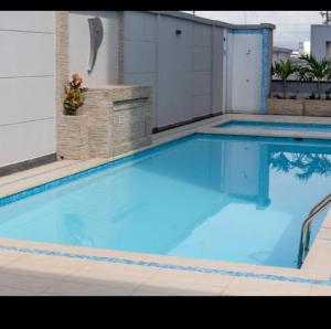 a large swimming pool with blue water in a building at Apartamento Silver Park in Cúcuta