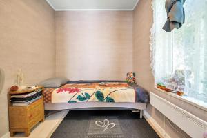 a small bedroom with a bed and a window at Luxury & Central Arendal Home in Arendal