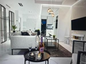 Μια τηλεόραση ή/και κέντρο ψυχαγωγίας στο Boutique apt& sea view