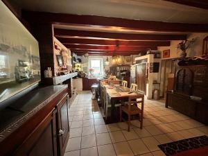 Kuchyň nebo kuchyňský kout v ubytování Ancien Corps de Ferme à la Campagne