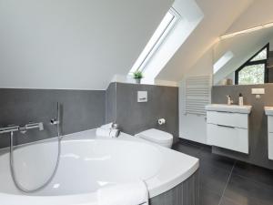 Koupelna v ubytování Condor + 44 fotografií