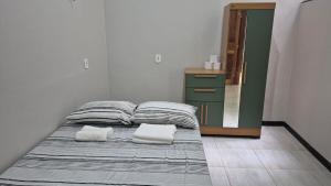 a bedroom with a bed with two towels on it at Excelente casa na Nova Maraba in Marabá