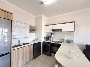 Η κουζίνα ή μικρή κουζίνα στο Sunset & Soul