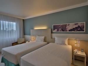 Postel nebo postele na pokoji v ubytování Mercure Salvador Rio Vermelho