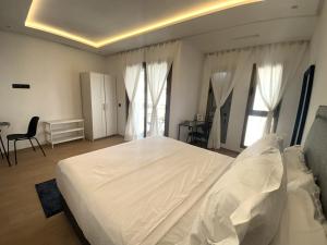 Ένα ή περισσότερα κρεβάτια σε δωμάτιο στο SOZA Stay