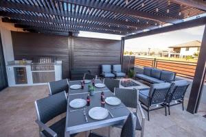 Balkón nebo terasa v ubytování 65 | Poolhouse at Ocotillo Springs with Private Pool + 84 fotografií