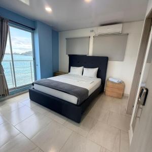 Ένα ή περισσότερα κρεβάτια σε δωμάτιο στο hotel vista al mar