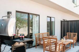 a room with a table and chairs and a grill at 20| Vue at Green Valley with Community Pool in St. George