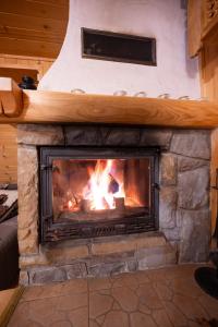 Ảnh trong thư viện ảnh của Domki Janosik - Góralski domek z kominkiem, na dużej ogrodzonej działce, przyjmujemy psy bezpłatnie, Łopuszna blisko Nowego Targu i Białki Tatrzańskiej na Podhalu ở Łopuszna