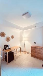 a room with a desk and a table with a lamp at Casa Morgana camera Irene in Scilla