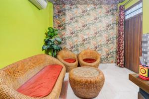 Χώρος καθιστικού στο SPOT ON Hotel Sky Inn