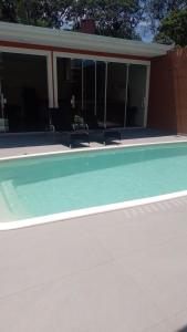 Bazén v ubytování Casa com piscina nebo v jeho okolí