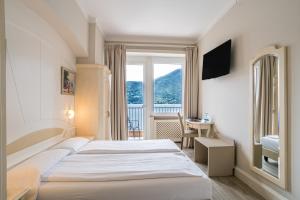 Postel nebo postele na pokoji v ubytování Hotel Bazzoni + 55 fotografií