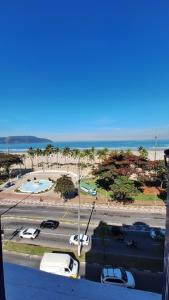 a view of a parking lot with cars and the ocean at Atlântico Hotel in Santos