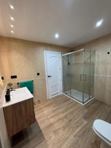 Vannituba majutusasutuses Apartamento Montemar en el centro de Baeza