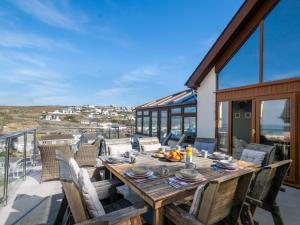 a wooden table on the balcony of a house at 4 Bed in Portreath 77719 in Portreath