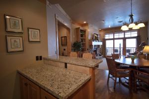 Imagine din galeria proprietății Palisades Lodge Suite 307 în Victor