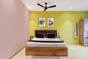 Ένα ή περισσότερα κρεβάτια σε δωμάτιο στο Hotel O PALLAVI INN +12 φωτογραφίες