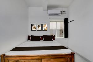 Postel nebo postele na pokoji v ubytování Hotel O Shree Guest House