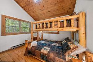 A bed or beds in a room at Mountain Masterpeace