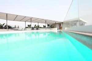 Bazén v ubytování Akwaaba at Loxwood nebo v jeho okolí + 29 fotografií